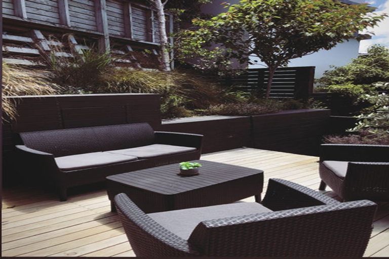 Photo of property in 5b Salmont Place, Kelburn, Wellington, 6012