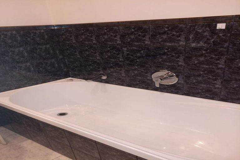 Photo of property in 1a/175 Hurstmere Road, Takapuna, Auckland, 0622