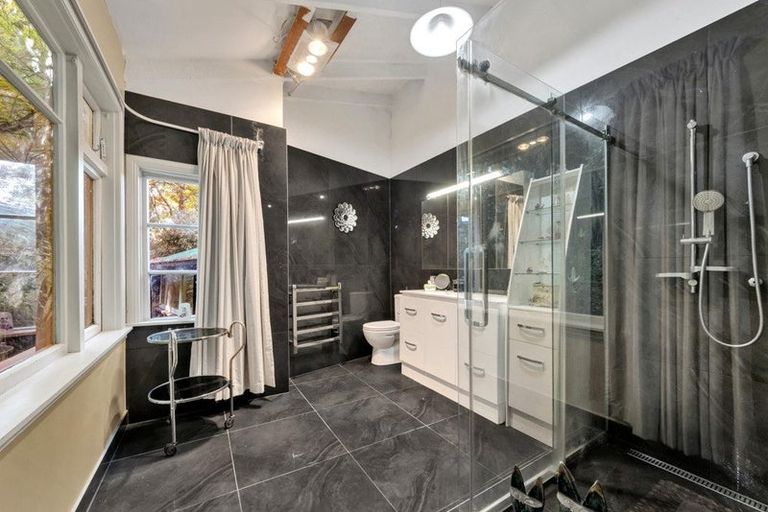 Photo of property in 1077 Dyers Pass Road, Governors Bay, 8971