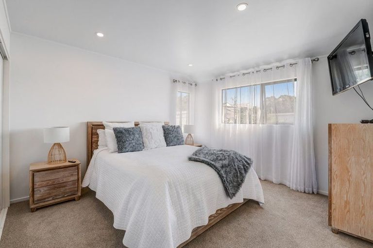 Photo of property in 2/12 Sundown Avenue, Manly, Whangaparaoa, 0930