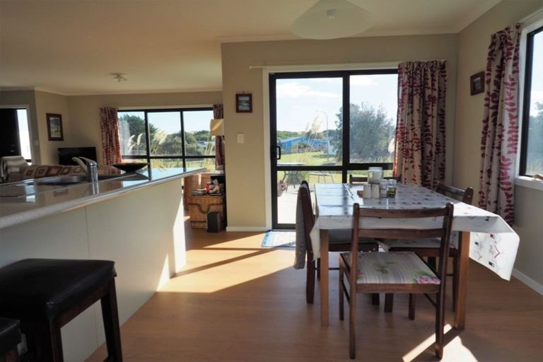 Photo of property in 1 Te Awe Awe Grove, Himatangi Beach, Foxton, 4891