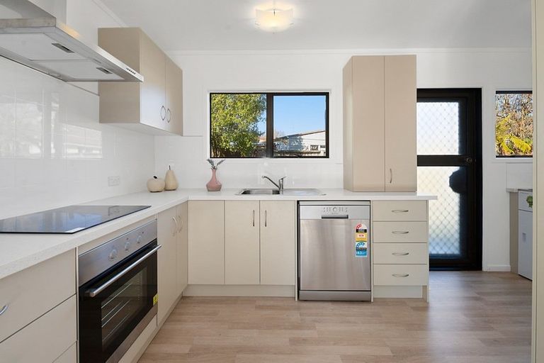 Photo of property in 8 Blomfield Street, Pukehangi, Rotorua, 3015