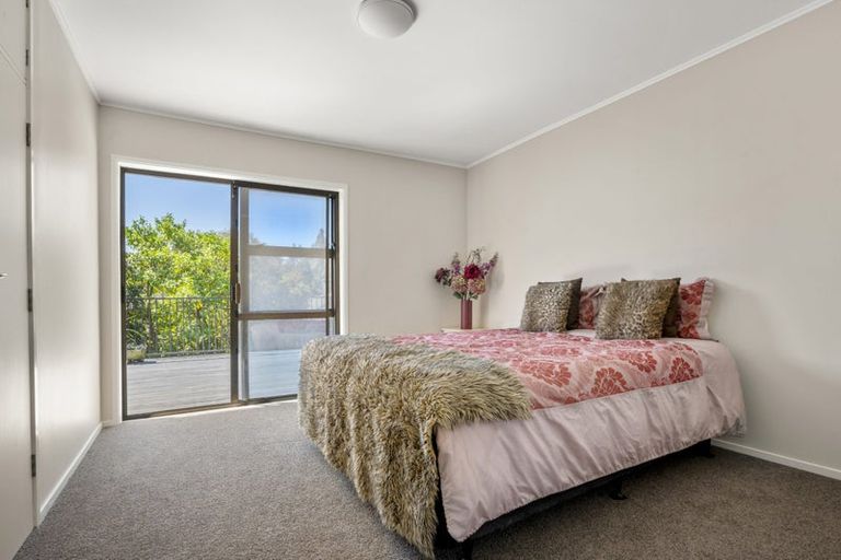 Photo of property in 4 Fitzpatrick Place, Chatswood, Auckland, 0626