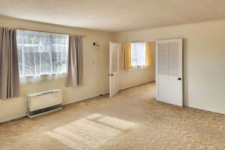 Photo of property in 1 Korau Grove, Stokes Valley, Lower Hutt, 5019