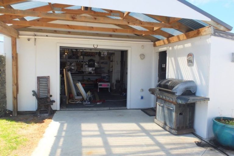 Photo of property in 51 Nash Parade, Foxton Beach, Foxton, 4815