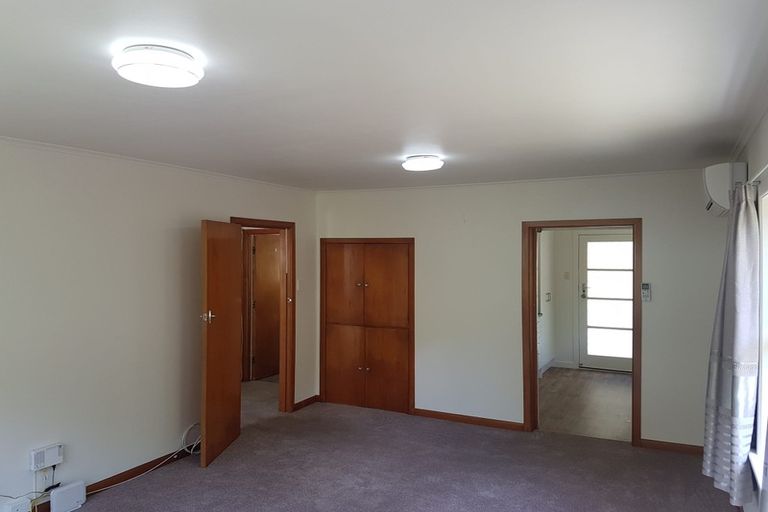 Photo of property in 2/16 Redwood Avenue, Tawa, Wellington, 5028