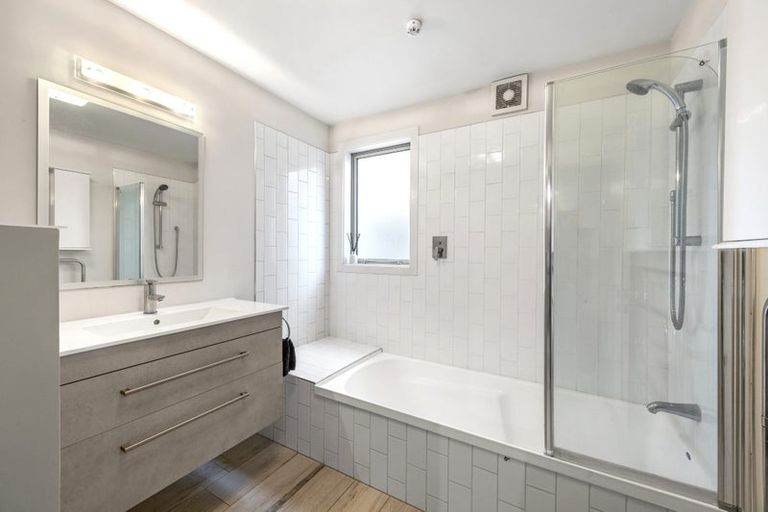Photo of property in 9/16 Hutcheson Street, Sydenham, Christchurch, 8023