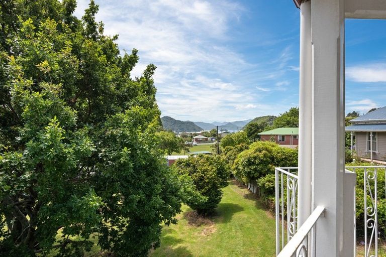 Photo of property in 123 Wellington Street, Picton, 7220