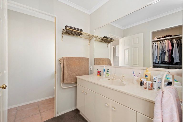 Photo of property in 17 Burnt Oak Drive, Pyes Pa, Tauranga, 3112