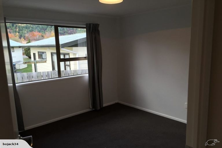 Photo of property in 15 Hood Crescent, Arrowtown, 9302