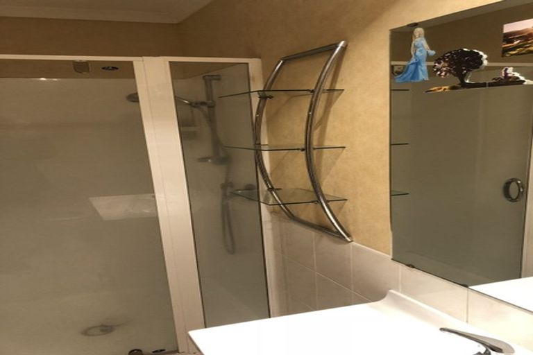 Photo of property in 25 Medvale Avenue, Flat Bush, Auckland, 2019