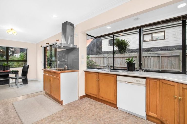 Photo of property in 8 Banksia Place, Goodwood Heights, Auckland, 2105