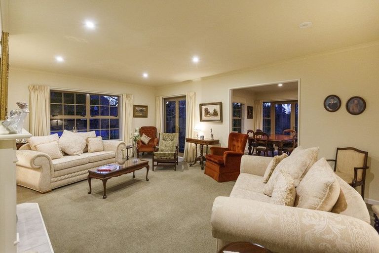 Photo of property in 1 The Oaks, Awapuni, Palmerston North, 4412