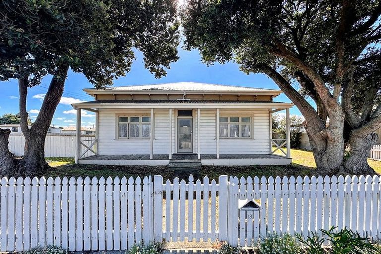 Photo of property in 18 Cornfoot Street, Castlecliff, Whanganui, 4501