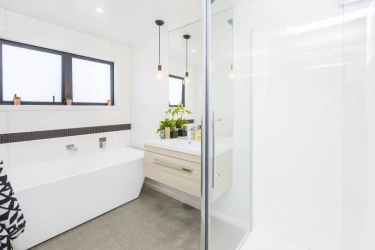 Photo of property in 46a Emerald Hill Drive, Birchville, Upper Hutt, 5018