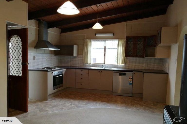 Photo of property in 10 Sealand Place, Mangere Bridge, Auckland, 2022