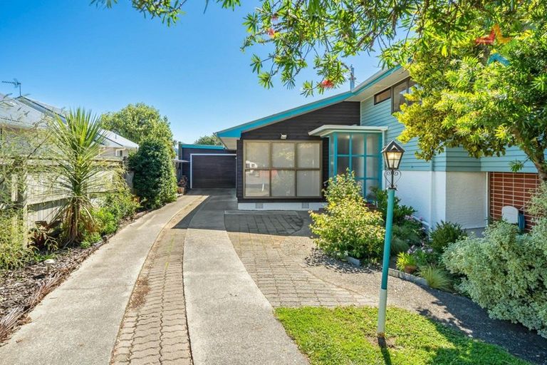 Photo of property in 27 Holyoake Crescent, Avalon, Lower Hutt, 5011