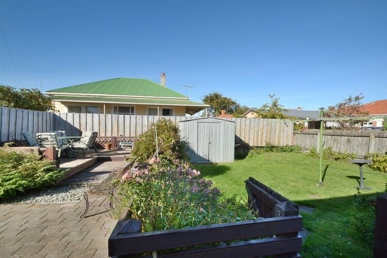Photo of property in 115 Macandrew Road, South Dunedin, Dunedin, 9012