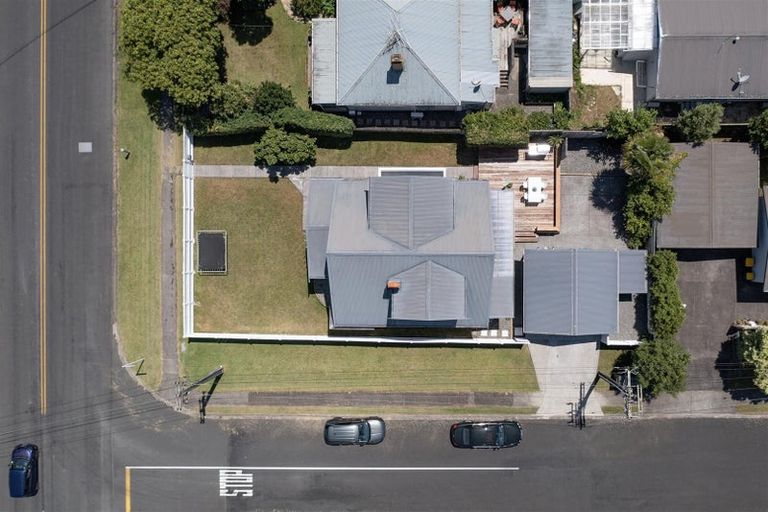 Photo of property in 86 Astley Avenue, New Lynn, Auckland, 0600