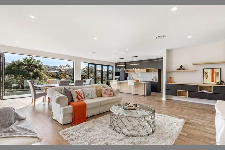 Photo of property in 18 Para Close, Fairview Heights, Auckland, 0632