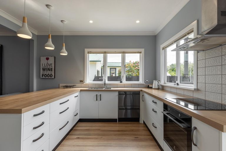 Photo of property in 23 Mere Mere Avenue, Palmerston North, 4414