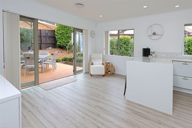 Photo of property in 22 Graven Court, Henderson, Auckland, 0612