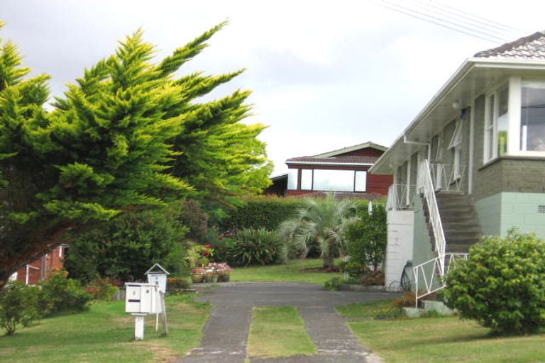 Photo of property in 2/8 East Coast Road, Milford, Auckland, 0620