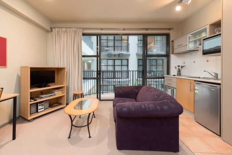 Photo of property in Atrium Apartments, 2i/154 The Terrace, Wellington Central, Wellington, 6011