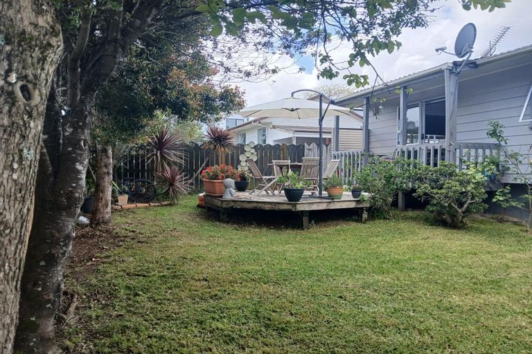 Photo of property in 3 Buisson Glade, West Harbour, Auckland, 0618