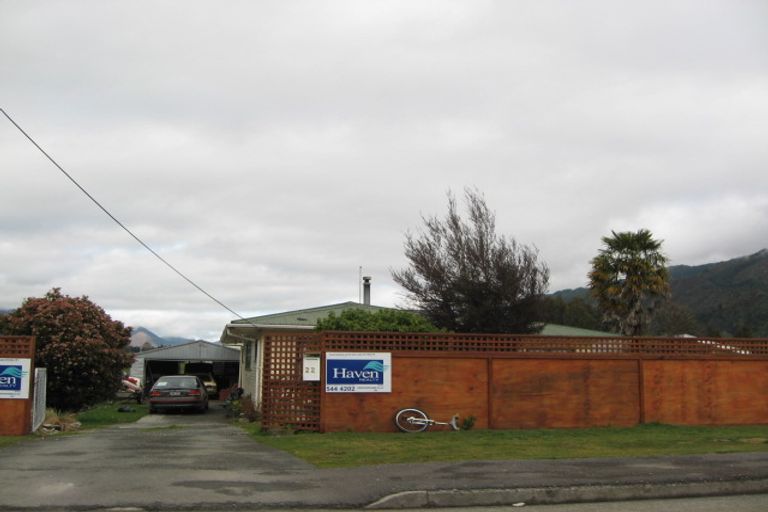 Photo of property in 22 Hampden Street, Murchison, 7007