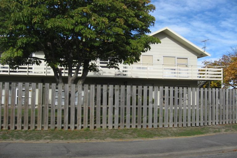 Photo of property in 2 Takaro Avenue, Sockburn, Christchurch, 8042