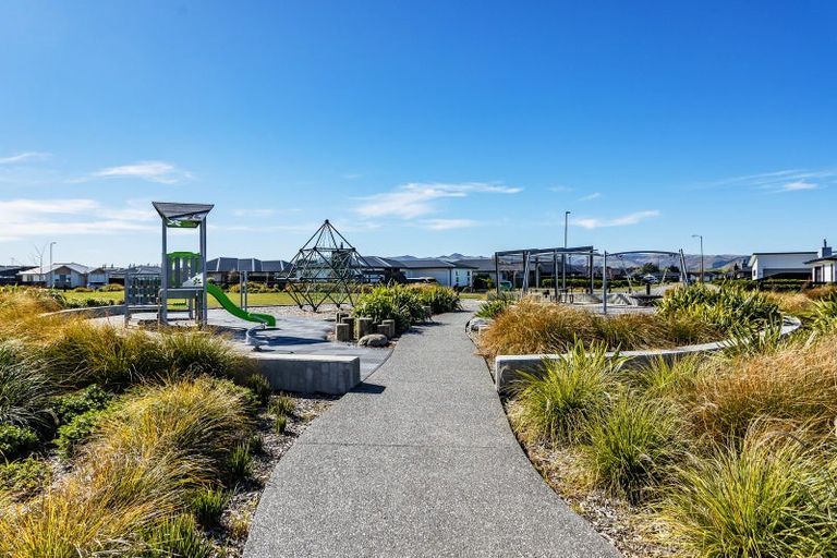 Photo of property in 10 Longfields Road, Brightwater, 7022