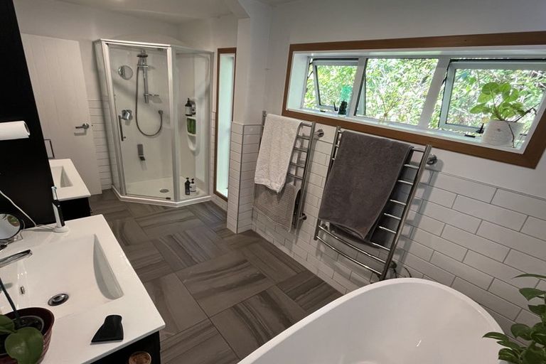 Photo of property in 701 Scenic Drive, Henderson Valley, Auckland, 0612