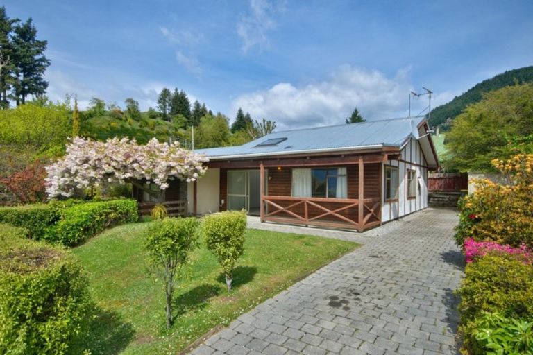 Photo of property in 4a Avalon Crescent, Fernhill, Queenstown, 9300
