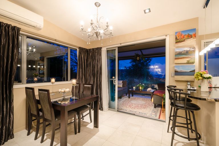 Photo of property in 5a Bernleigh Terrace, West Harbour, Auckland, 0618