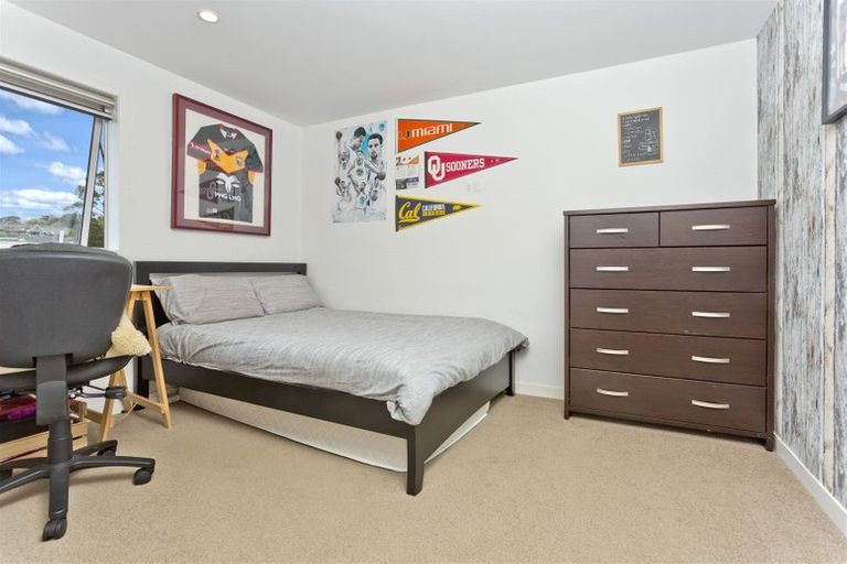 Photo of property in 100 Kowhai Road, Campbells Bay, Auckland, 0630