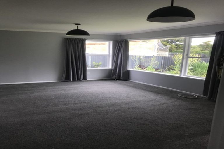 Photo of property in 9 Gregg Place, Sunnyvale, Auckland, 0612