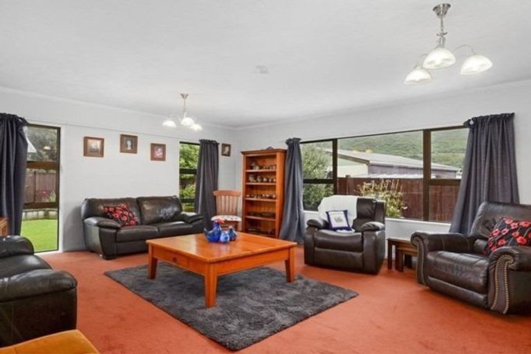 Photo of property in 9 California Drive, Totara Park, Upper Hutt, 5018