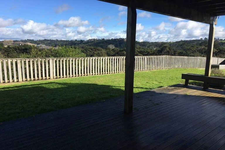 Photo of property in 76 Laurel Oak Drive, Schnapper Rock, Auckland, 0632