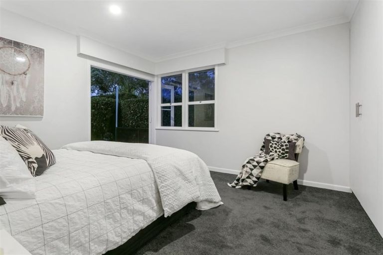 Photo of property in 28 Peter Terrace, Castor Bay, Auckland, 0620