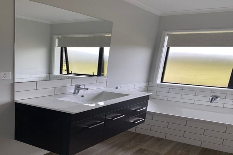 Photo of property in 59 Seagrass Place, Otaki Beach, Otaki, 5512