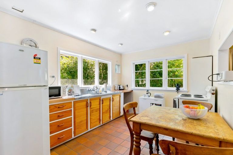 Photo of property in 18 Killarney Avenue, Torbay, Auckland, 0630