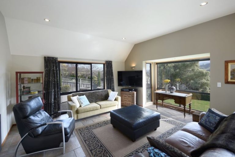 Photo of property in 18 Ribbonwood Close, Normanby, Dunedin, 9010