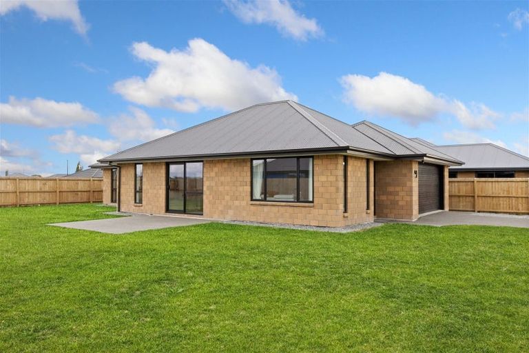 Photo of property in 27 Lunn Crescent, Leeston, 7632