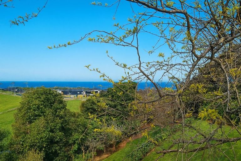 Photo of property in 181 Vaughans Road, Okura, Auckland, 0792