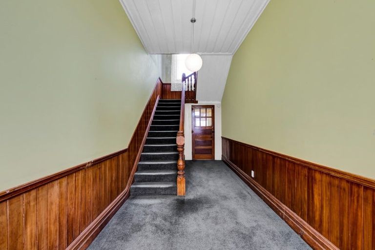 Photo of property in 3 Carrington Street, New Plymouth, 4310