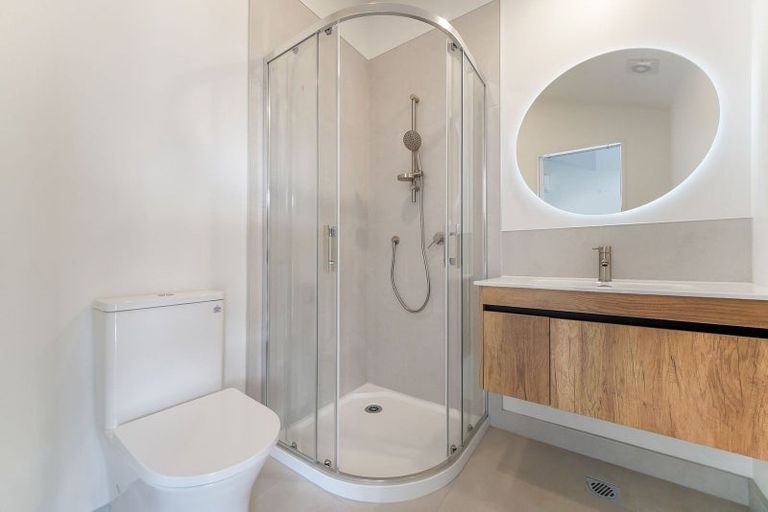 Photo of property in 1/9 Aeroview Drive, Beach Haven, Auckland, 0626