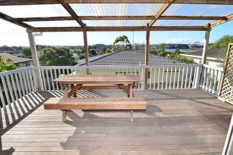 Photo of property in 8 Grenadine Place, Unsworth Heights, Auckland, 0632