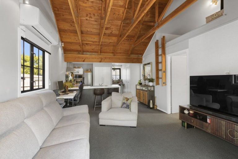 Photo of property in 12 Heretaunga Square, Silverstream, Upper Hutt, 5019