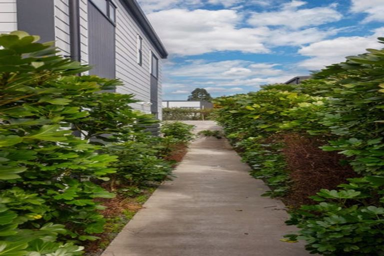 Photo of property in 2a Stokes Avenue, Te Atatu Peninsula, Auckland, 0610